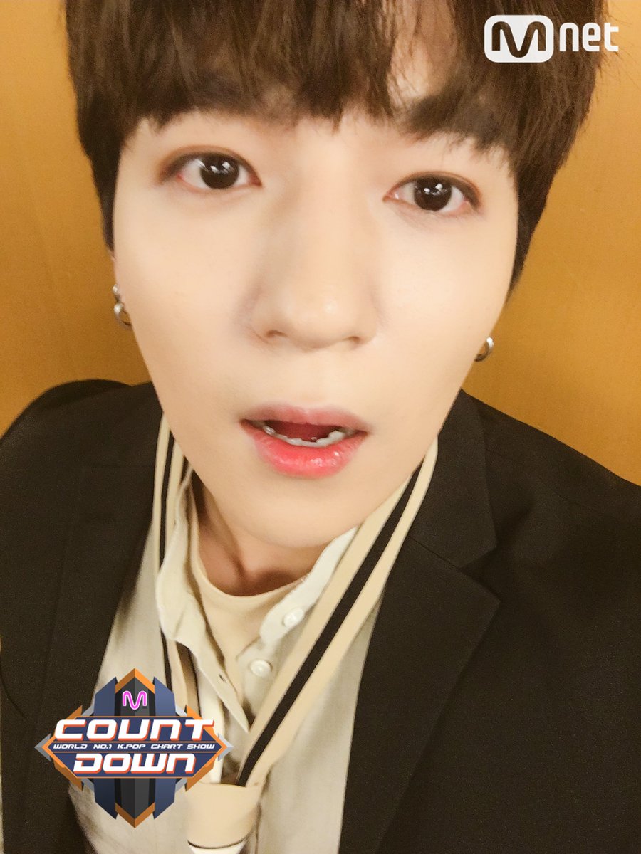 MnetMcountdown's tweet photo. #마이데이 여러분 죄송합니다ㅠ 어서 올려드리고 싶은 마음에!  소중한 #DAY6 #완젼훈남 #성진 군! 귓가를 감싸주는 보이스로 지금 여러분을 만나러가요! https://t.co/uEJW3qZOVz