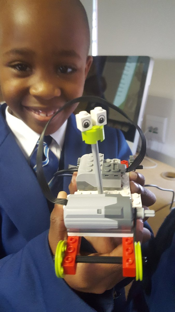 SofiaSfreeman's tweet photo. Gr1s Robotics built and programmed a Rover. #rovers #WeDo #programming @ParklandsTweet https://t.co/Tb8s3SpGWE