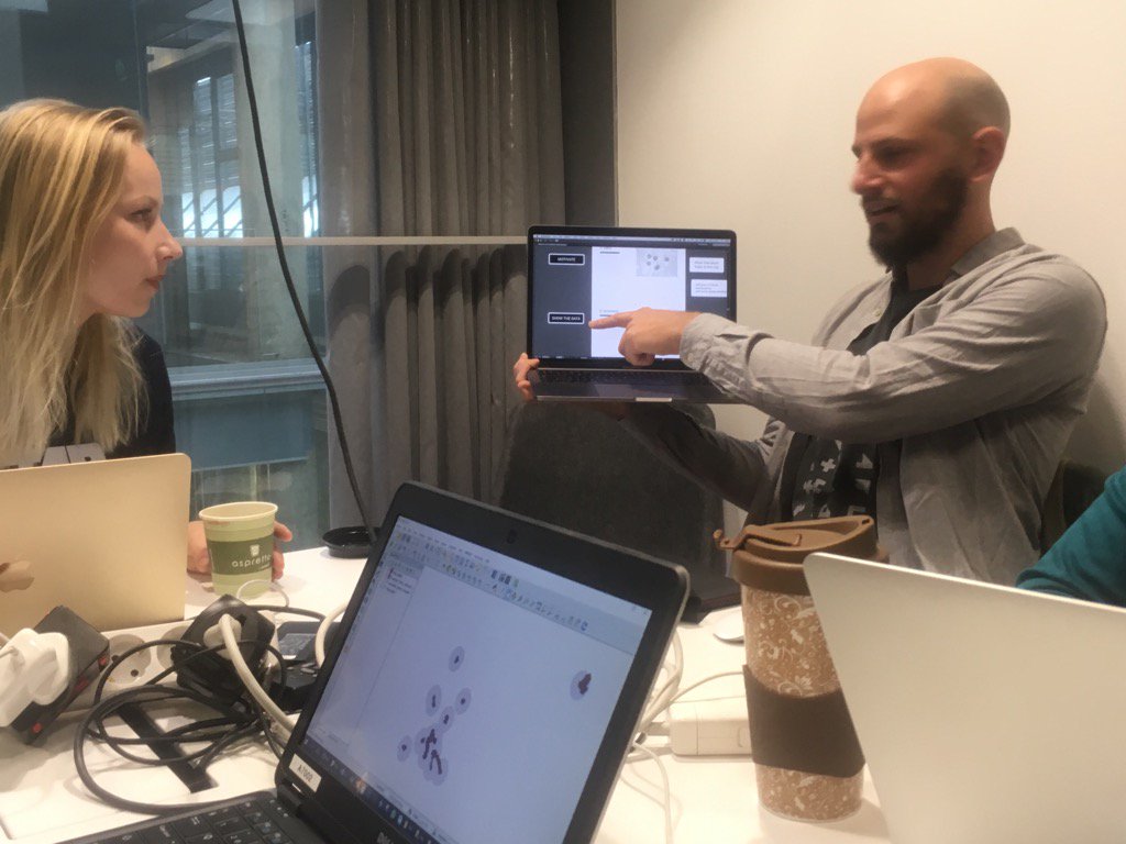 juditvar's tweet photo. Narrating data: @pierozagami & @maritalvikki discuss narrative to frame #BigData maps & visualisations #metaTRE https://t.co/CUmd9DBvmr