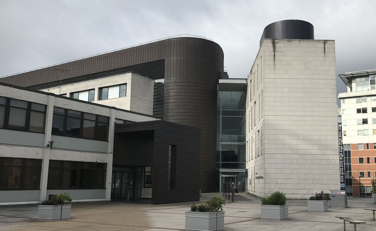 GavinHThomas's tweet photo. Day 2 of #TOPCAPI meeting at @SYNBIOCHEM. Building still looking good as new @wellcometrust @BBSRC @UoMMIB &amp; just bumped into @dbkell https://t.co/QqFFH4gG7H