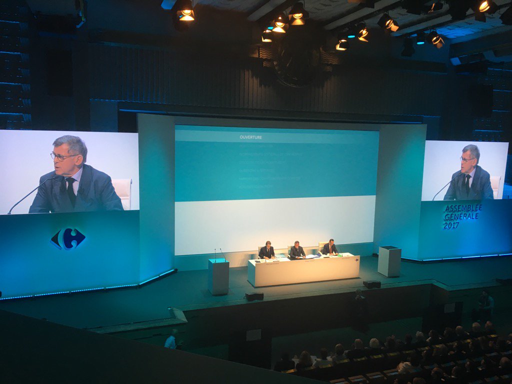 aubert34's tweet photo. L'assemblée de #Carrefour commence, avec #AlexandreBompard au premier rang. https://t.co/l2u008nP8c
