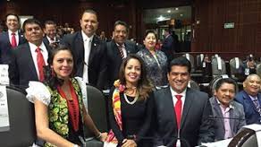elasenosido's tweet photo. Miren Qué chingonas fotos. Puros pinches traidores, prófugos y chorrillentos. No mames pinche chuky te hubieras puesto junto al Quintoniles. https://t.co/Ju68U4UMP2