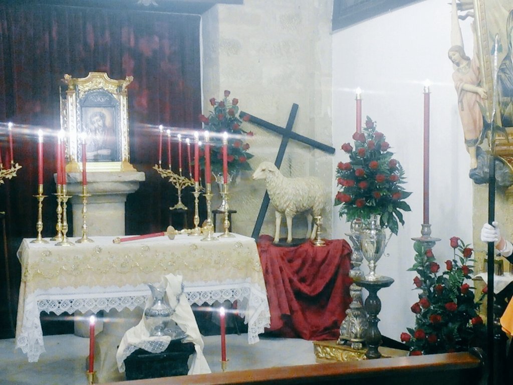 MengibarCofrade's tweet photo. Los días 14, 15 y 16 Triduo eucaristico a las 20:30 en San Pedro Apóstol https://t.co/yIT26MOrm2