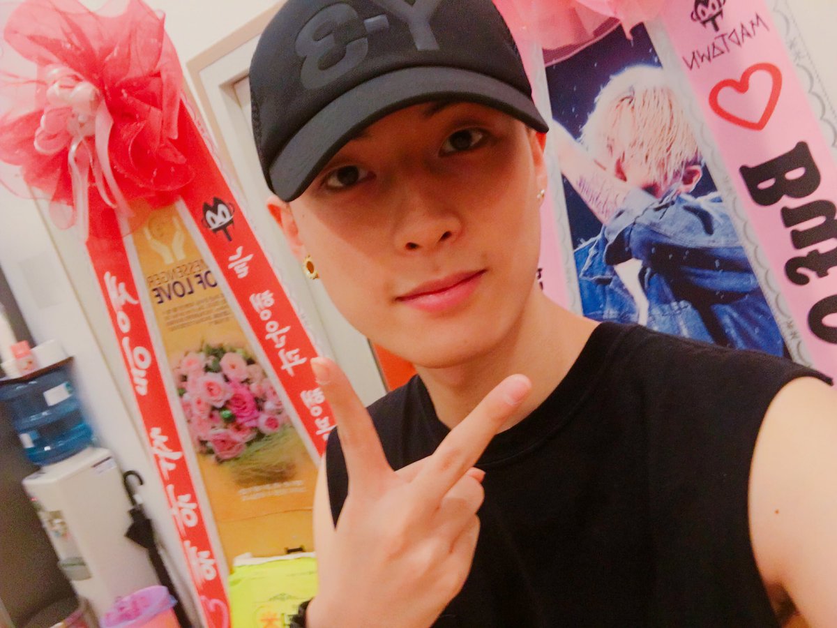 MADTOWN_GNI's tweet photo. [#버피] 23번째 생일도 매드피플과 함께! 축하해주시고 챙겨주셔서 감사해요! #매드타운 #MADTOWN https://t.co/bQUI53Mm9Q