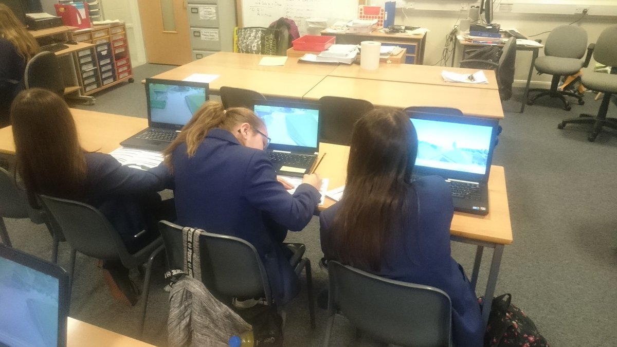 AJReid93's tweet photo. Pupils from @StAndrewsHS playing #ProjectFilter - micropollution through games! #STEM #GBL #DGBL https://t.co/agY5Phza9O