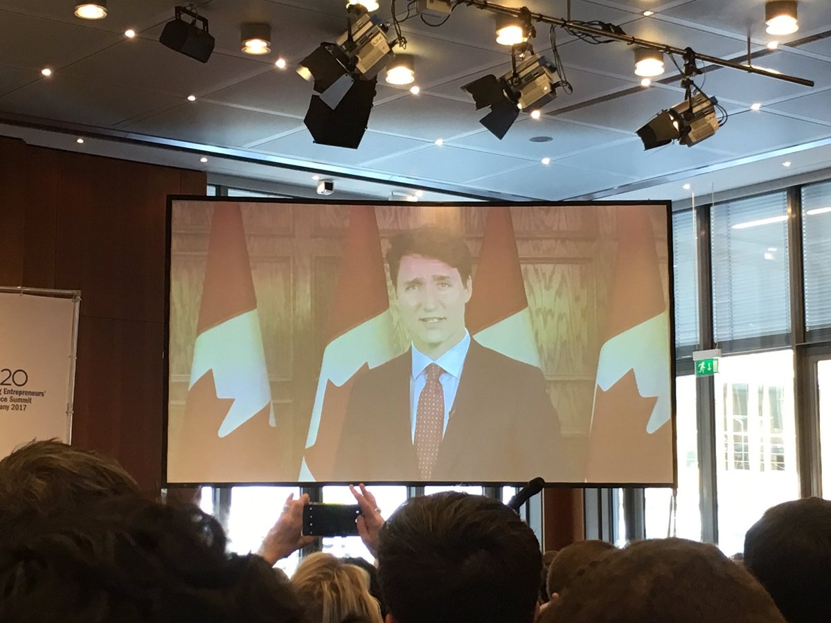 .Is it appropriate to swoon while talking politics? <a href="/JustinTrudeau/">Justin Trudeau</a> #G20YEA17