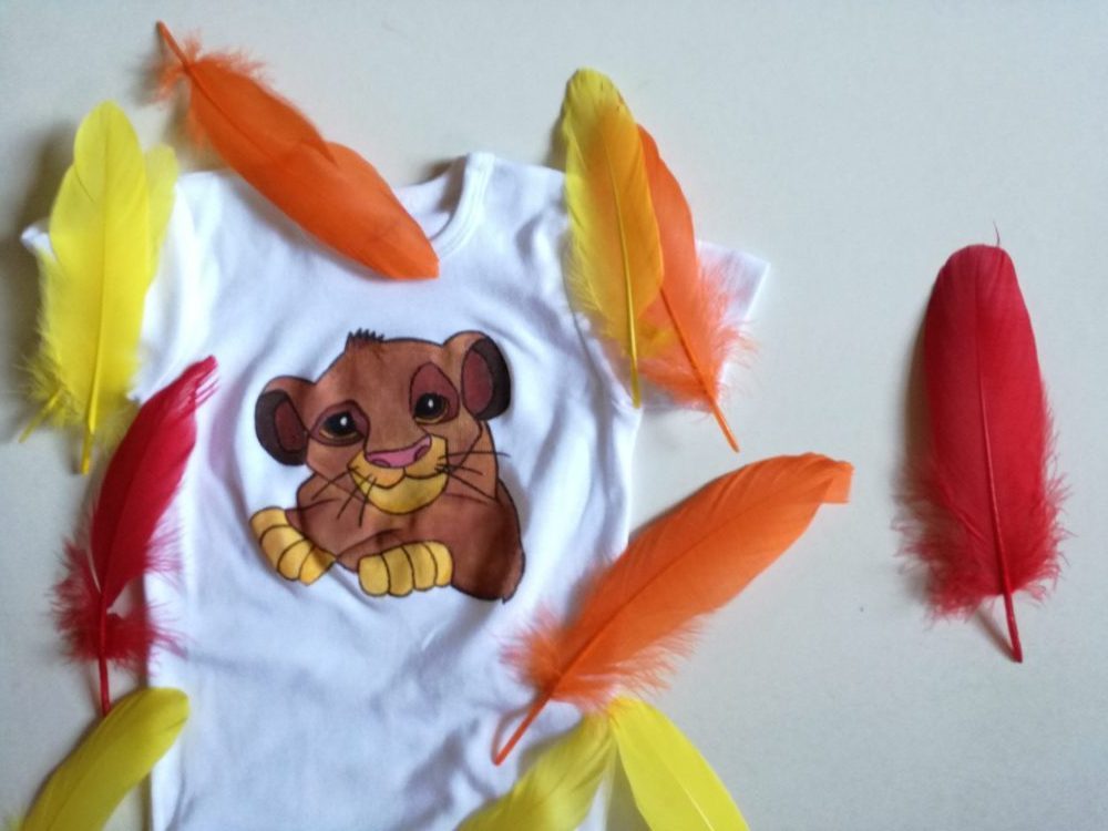 DIY: tutorial t-shirt Re Leone sirenamancata.com/2017/06/15/diy…