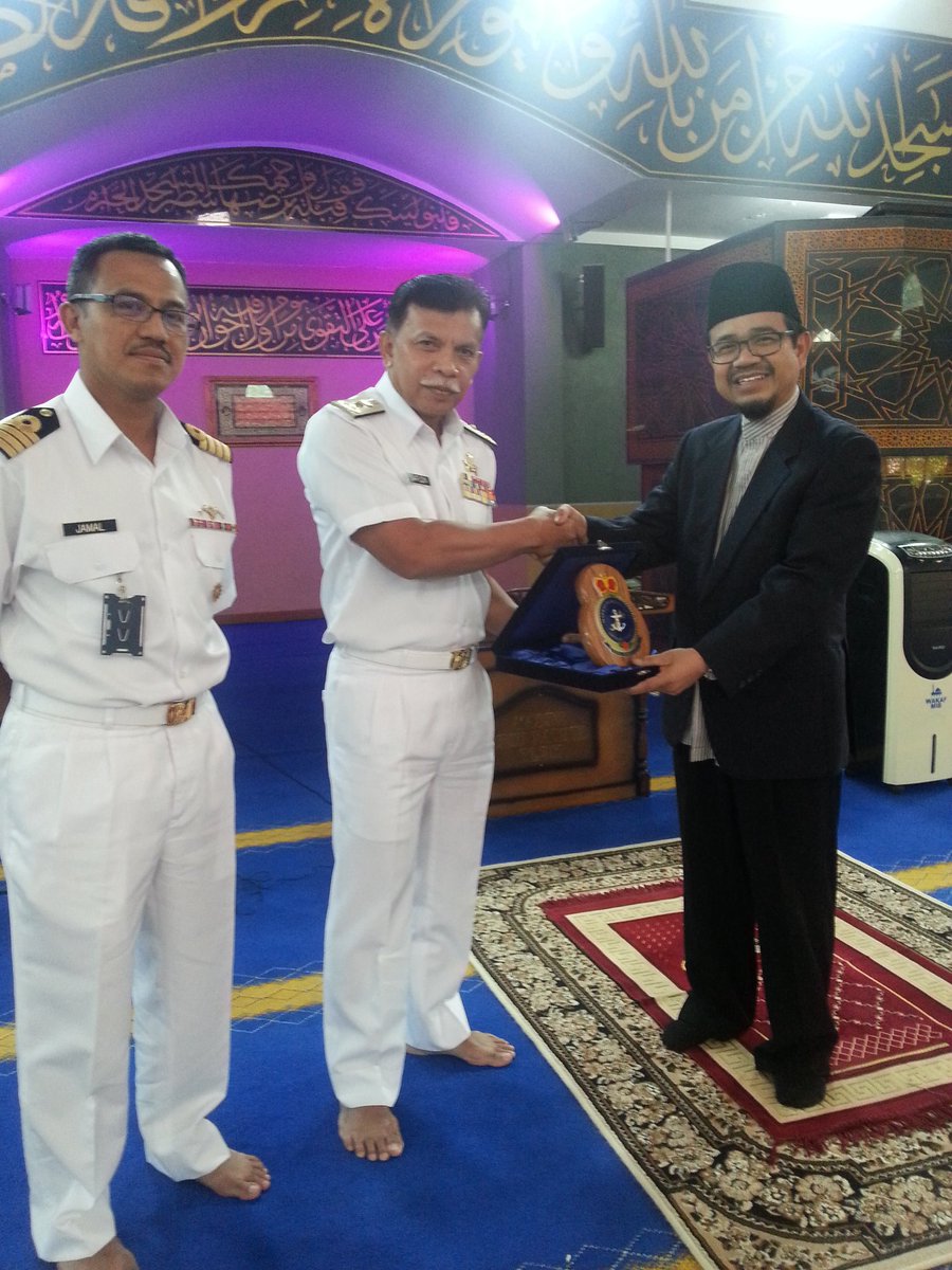 YBhg Mufti Sabah meluangkan masa di PTKK memberi ceramah 'nuzul Quran'. Gandakan Ibadah. <a href="/mykamarul/">Kamarul</a> <a href="/syedzahirputra/">VAdm Syed Zahiruddin</a> <a href="/tldm_rasmi/">Royal Malaysian Navy</a>
