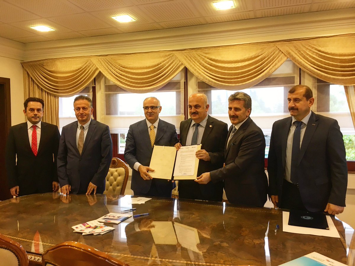 Karadeniz Teknik Üniversitesi ile bilgilendirme toplantısı düzenlenmiş ve Eğitim İşbirliği Protokolü İmzalanmıştır. <a href="/myildirimhan/">Mazhar YILDIRIMHAN</a> <a href="/senocak35/">Abdurrahim ŞENOCAK</a>