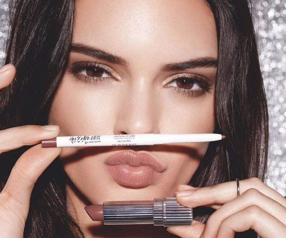 ArthurEdwardRec's tweet photo. .@EsteeLauder is discontinuing its Millennial-targeted brand #TheEsteeEdit https://t.co/7xWtN7XXZe #beauty #business https://t.co/lAU8Zb9ucY