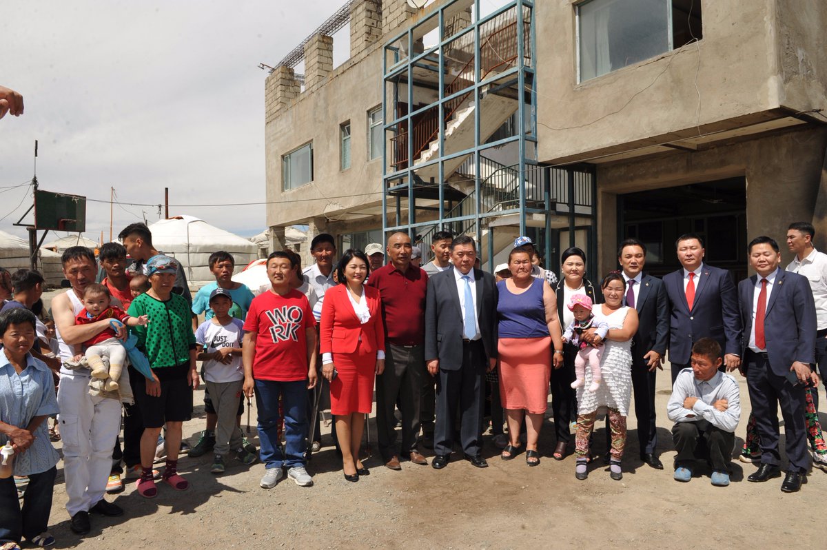 Өнөөдөр МАН-с нэр дэвшигч Миеэгомбын Энхболд Баянзүрх дүүрэгт байрлах “Зөв амьдрах ухаан” төрийн бус байгууллагын үйл ажиллагаатай танилцлаа