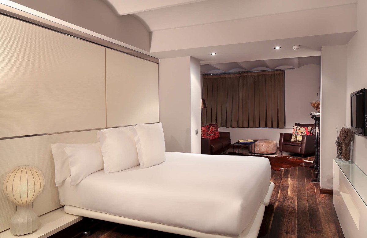aadi02145's tweet photo. Balmes #LuxuryHotel #Barcelona #LuxuryTravel #decor #hotelphotography #luxurylifestyle @luxuryhotelpix contact https://t.co/nCTN0WSgRW https://t.co/TsaYdg5z9T