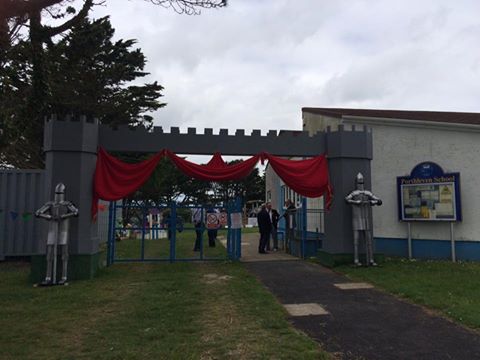 DNS_Interiors's tweet photo. #ThrowbackThursday #TBT We built a castle for Porthleven School Medieval Charity Day to support the Armed Forces! #Cornwall #Construction https://t.co/v7VlVDUSRE
