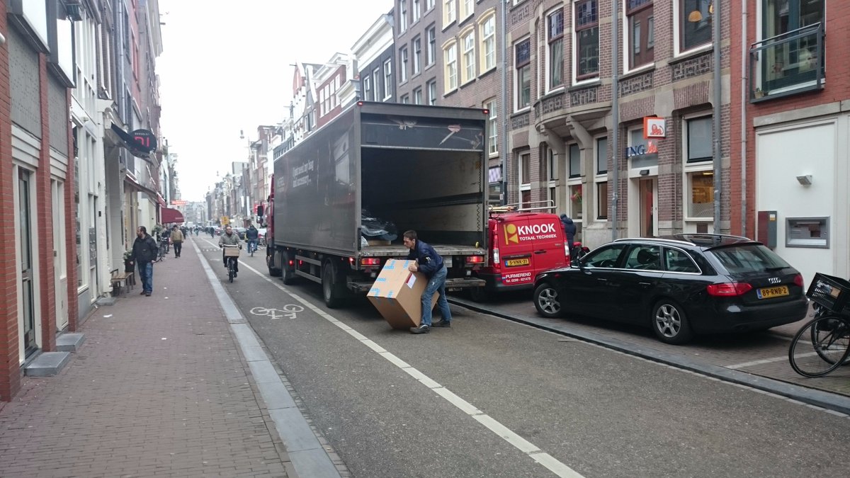CityLogisticsNL's tweet photo. Using data from unloading zones can help reduce congestion in urban freight #its #itslog https://t.co/uZlA9RV6FF https://t.co/ZEn6dyAyFr