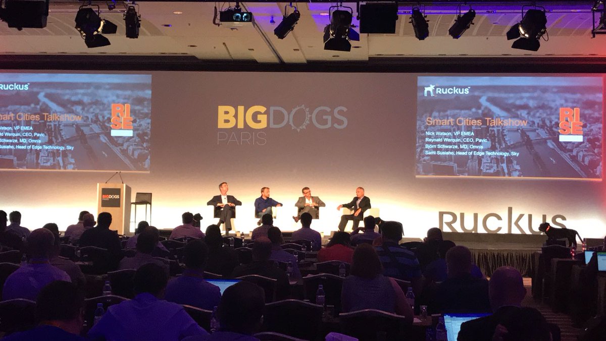 ruckusnetworks's tweet photo. Fascinating #smartcities chat at #BigDogsParis 

#connectivity #wifi #smartcity https://t.co/OhKigX31yG