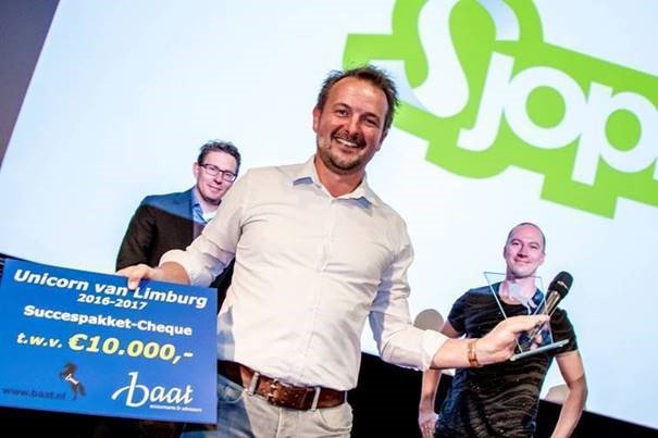 ormittalentnl's tweet photo. Trots op #ORMIT alumnus Gaspard Jaspars. Hij wint met zijn initiatief @Sjoprz een prestigieuze ondernemersprijs. https://t.co/1CqTzJjTld … https://t.co/qoD3JKiPr4