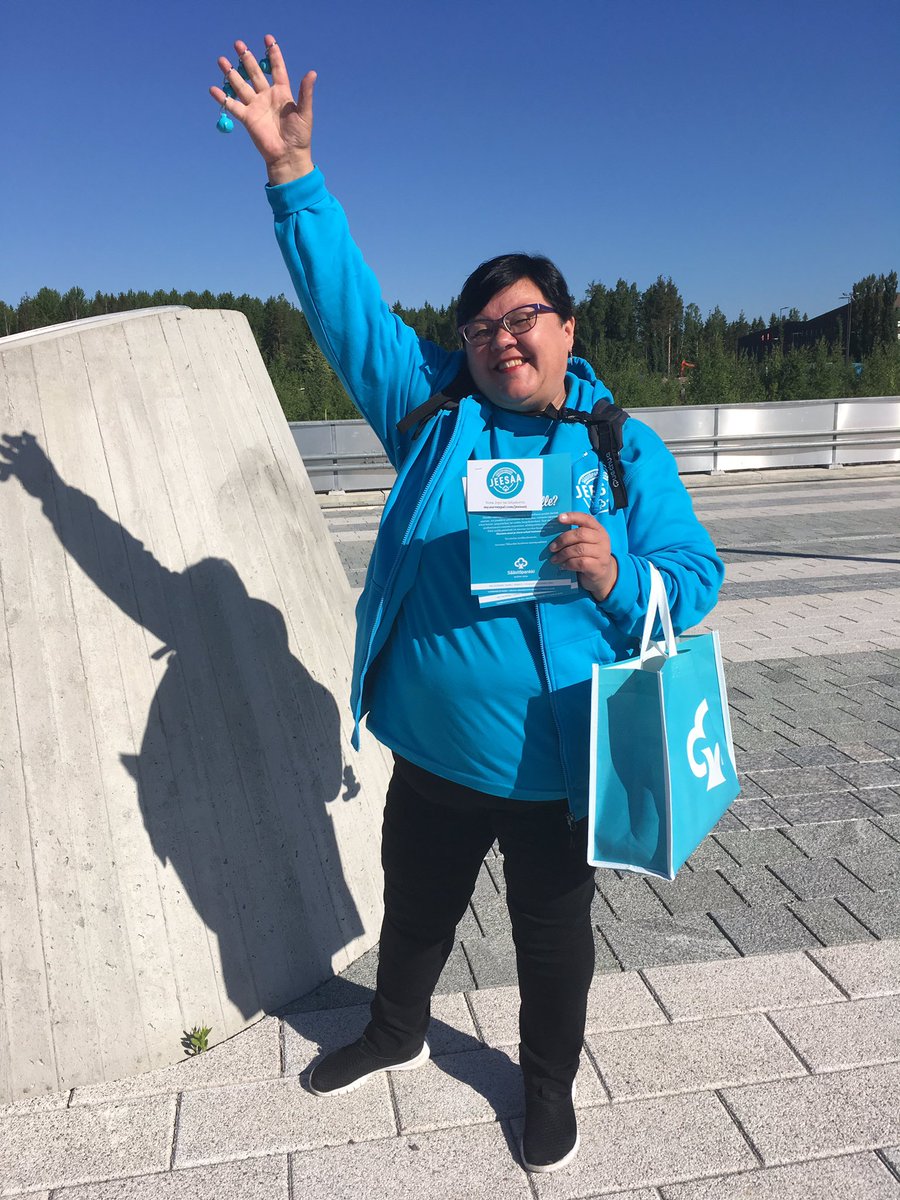 NinaTick's tweet photo. #säästopankkiiri't #jeesaa radanvarren aamuhulinassa. @NooaSp'n pienet norsut ja Jopon arvontalaput jaettiin halukkaille #asiakkaille. https://t.co/JRk40tcJf8