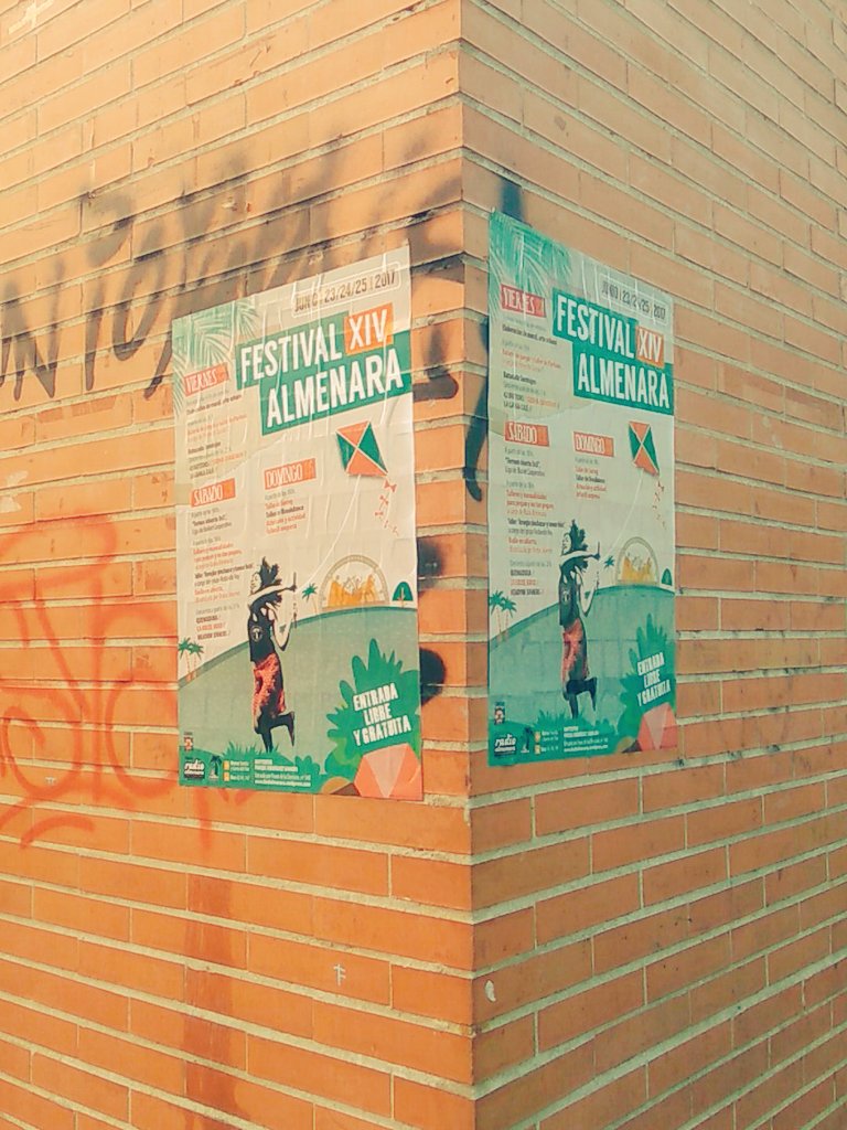almenararadio's tweet photo. Ey! Por las calles de #Tetuán #BarrioDelPilar #Ventilla #Centro hay una cometa que te indica el camino #SigueALaCometa #XIVFestiAlmenara https://t.co/ILXkhX2CAS