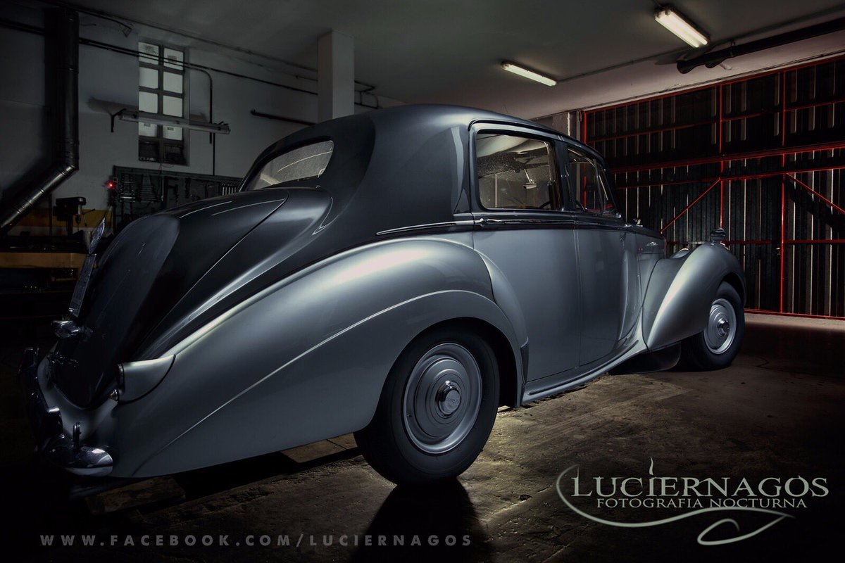 Luciernagoss's tweet photo. Nueva foto #grupo #fotografíanocturna #luciérnagos #Cantabria #BentleyR Type Saloon más info en https://t.co/0azinKGTYt https://t.co/cun5SB3xV3