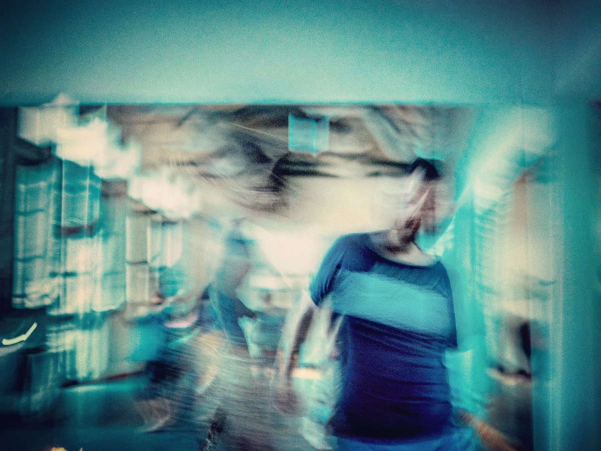 2017  Fuga dallo specchio #ritmiklandestini  #ritratsontheroad #fineart #photoimpressionism #dance #rhythm #estaticdance #fleurdemilan