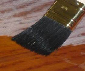 Uw trapleuning een mooie kleur geven? Dit kan met kleur olie! Zie hier hoe: bit.ly/KleurOlie