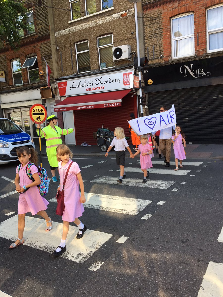 wfcfca's tweet photo. Waltham Forest walking bus! #NationalCleanAirDay #sayyeahtocleanair https://t.co/qsc6qacsQD