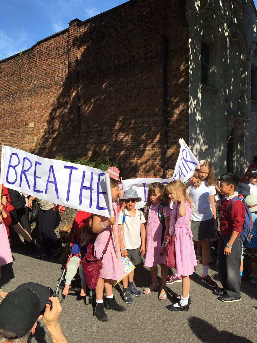 wfcfca's tweet photo. Waltham Forest walking bus! #NationalCleanAirDay #sayyeahtocleanair https://t.co/qsc6qacsQD