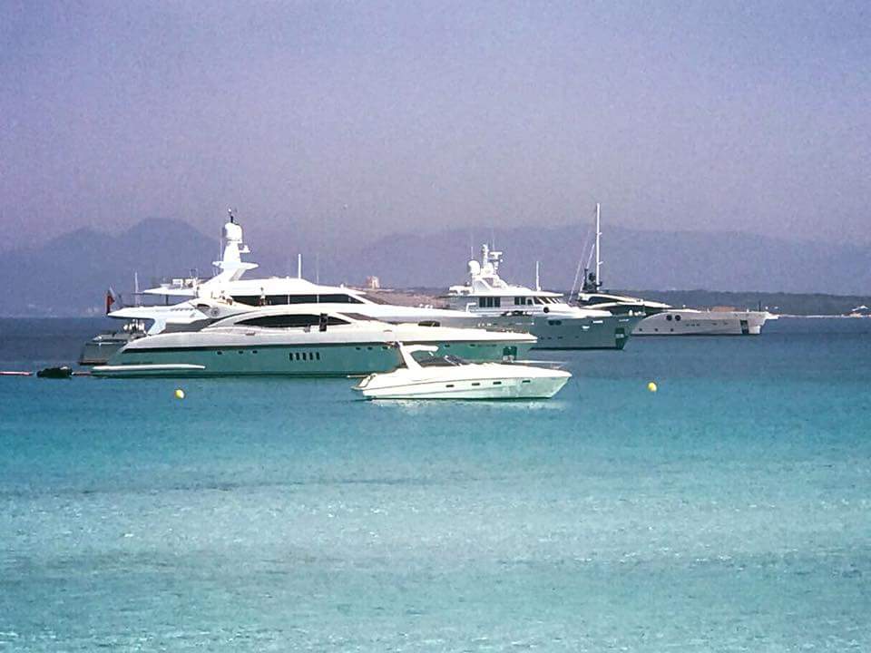 JuanyAndreaRest's tweet photo. Good morning from the best beach in Spain #bech #boat #beachrestaurant #juanyandrea #lovesummer #nicesummer #paradise #thebestplace 🛥⚓️ https://t.co/LH0LzCpVEB