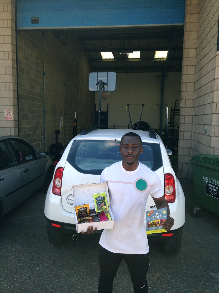 oben____'s tweet photo. Good session with @HarperPerform this morning. Special mention to @topherdsnacks for providing me with my protein from nature #TeamJRO ✌🏿 https://t.co/mFvWElHQJC