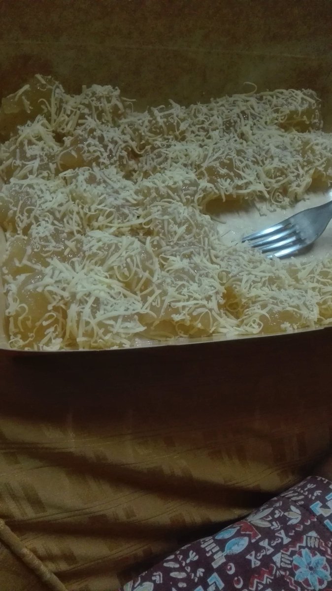 Itsmejhen18's tweet photo. pichi pichi,shanghai (di napicturan,sa gutom na),and one cup rice=SOLVED!..#burpp https://t.co/eI30opkzca