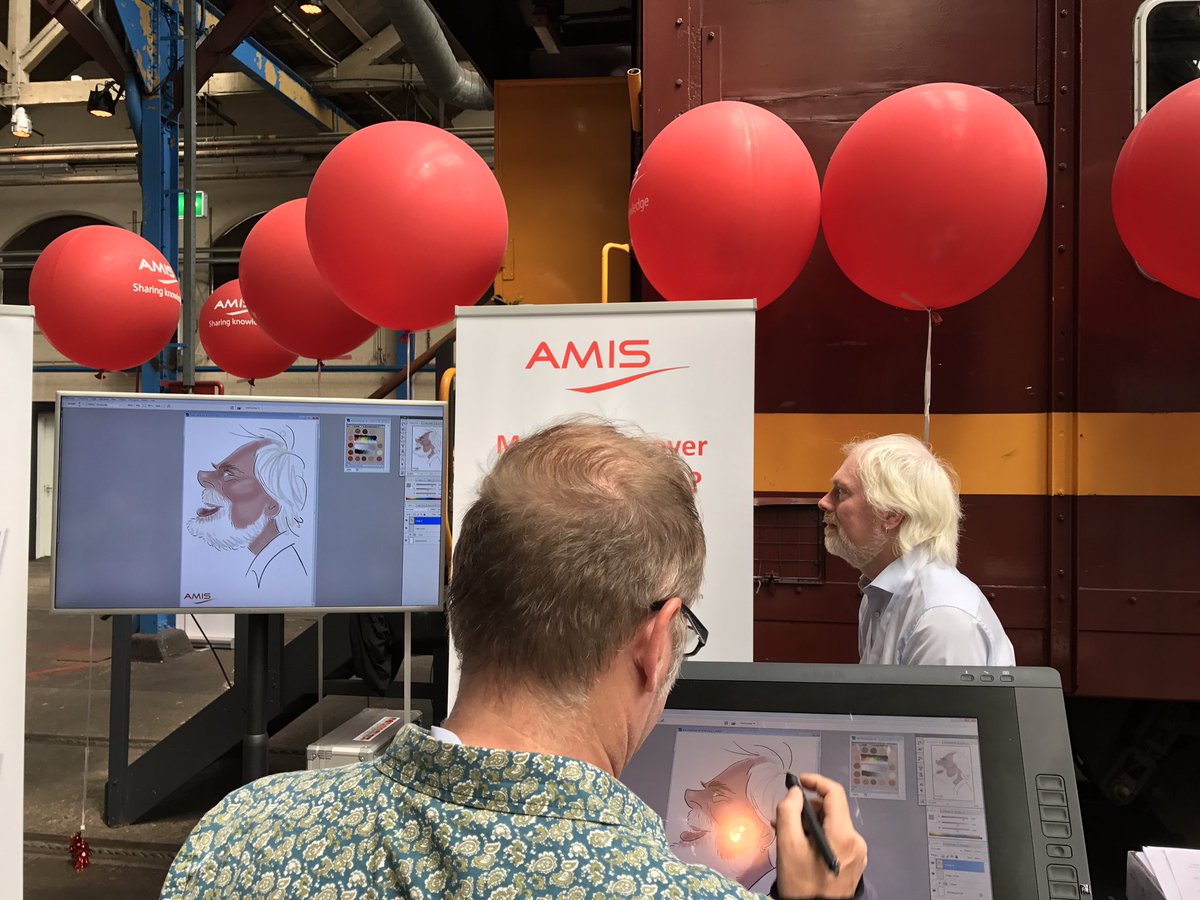 Live op de @AMISnl stand een karikatuur van <a href="/AinoAn/">Ainoa Novella</a> #OGhTech17 wil je ook? Kom dan langs!