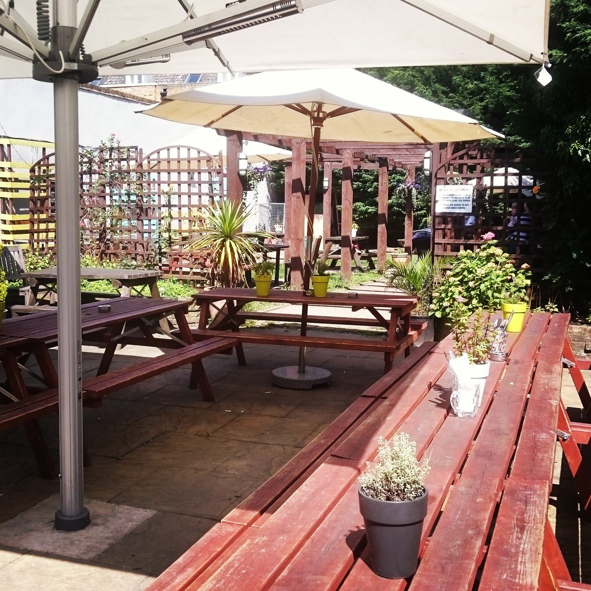pow_kt6's tweet photo. Make the most of the sun in our beautiful beer garden! #sunshine #flowers #tabletennis #garden #music #relaxing https://t.co/o1rQY0scY9