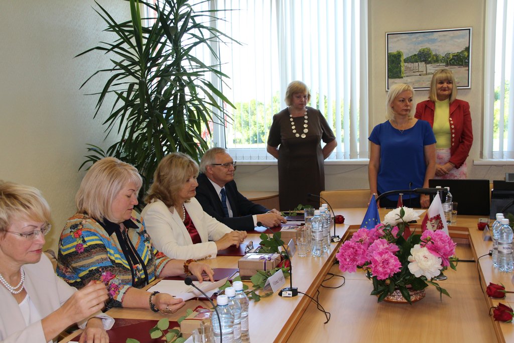 Šodien notika pirmā jaunievēlētās domes sēde. Par Rundāles novada domes priekšsēdētāju ievēlēts Aivars Okmanis. rundale.lv/aktualitates/p…