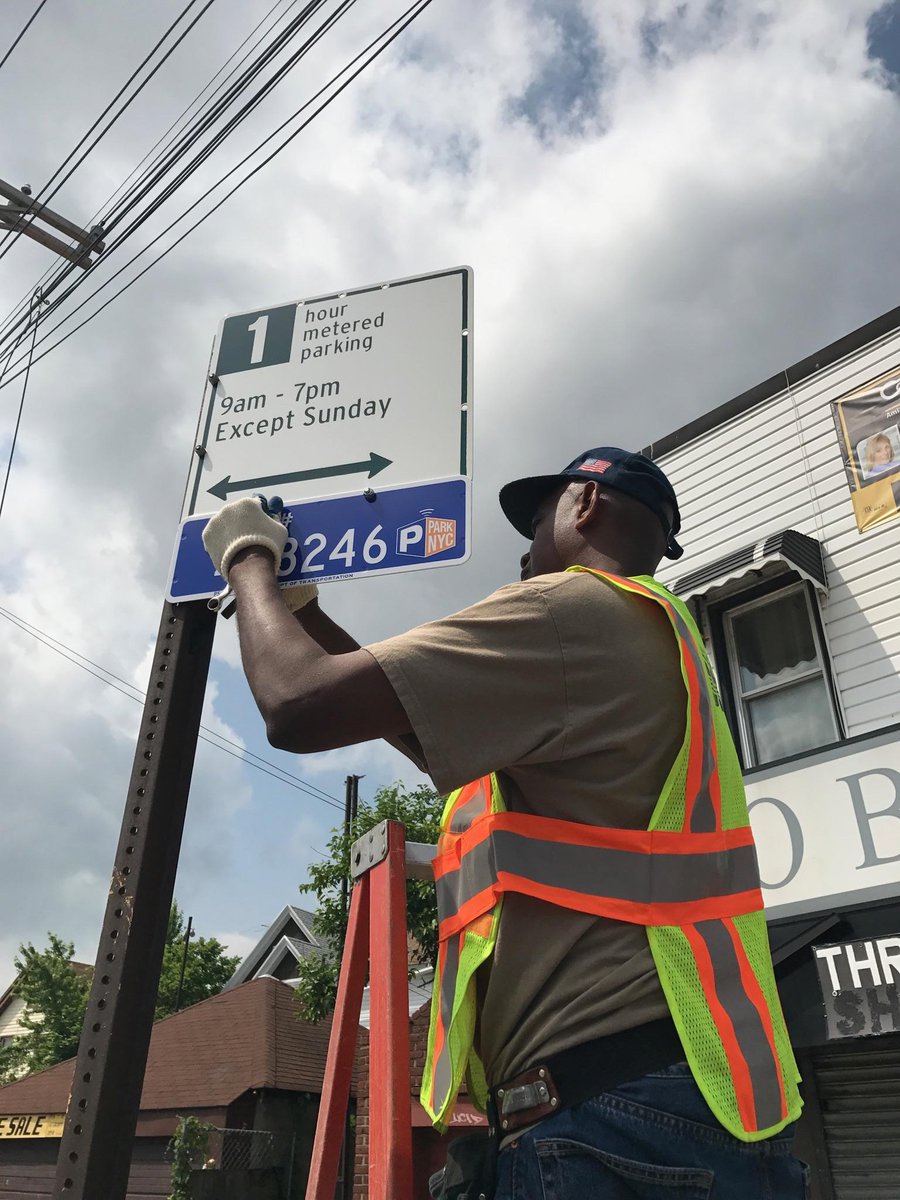 Parking in #Queens? Soon you can pay the meter via the #ParkNYC 📱 app! Signs are being installed now. Stay tuned for activation details.