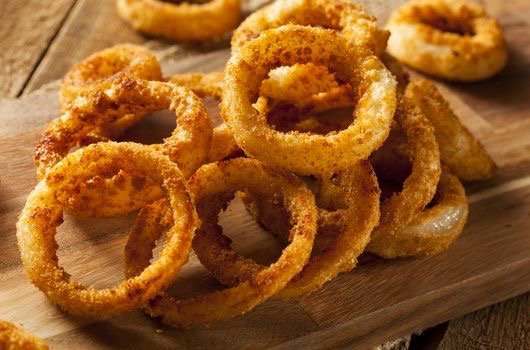 MetroHassakan's tweet photo. Welcome crunchy onions rings in the air frying recipe! @Metro Hassakan # metro Phnom Penh riverside #  ☎️023 222 275 https://t.co/7cH6gkZBMc