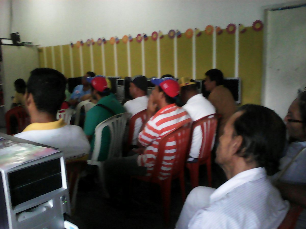 McCbittrujillo's tweet photo. #TicEducativasPorLaPaz Cbit Francisco de Miranda taller contra el odio @RCcbit_trujillo  @Fundabitrujillo https://t.co/mGrTuifNjn