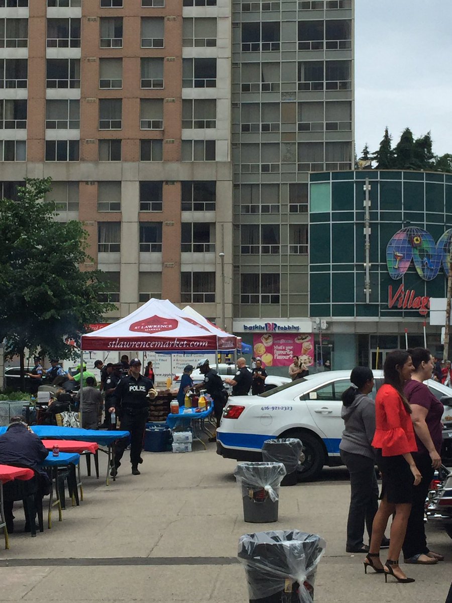 tpsaux52div's tweet photo. Join us for the @TPS52Div BBQ. Come and say hi! Have a hot dog and a burger! https://t.co/Wtxj26VX9I