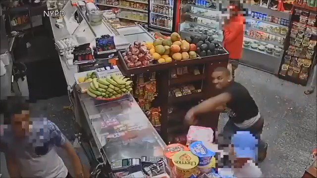 WATCH VIDEO: Angry deli customers throw avocados at employees, break jaw of worker bit.ly/2s5dZdn https://t.co/yXA5zzwtYW
