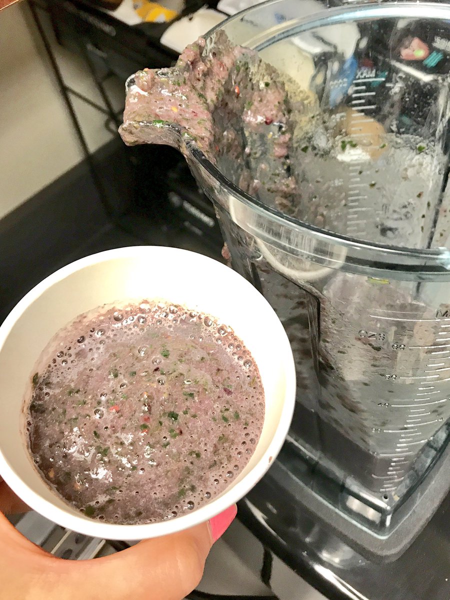 E_D_DUBS's tweet photo. Today's #comcasthealthyweek smoothie by @chipwarren17 was rich &amp; delicious! Surprise ingredient? 🍍! #antioxidants #yum https://t.co/SRzFpsh1WH