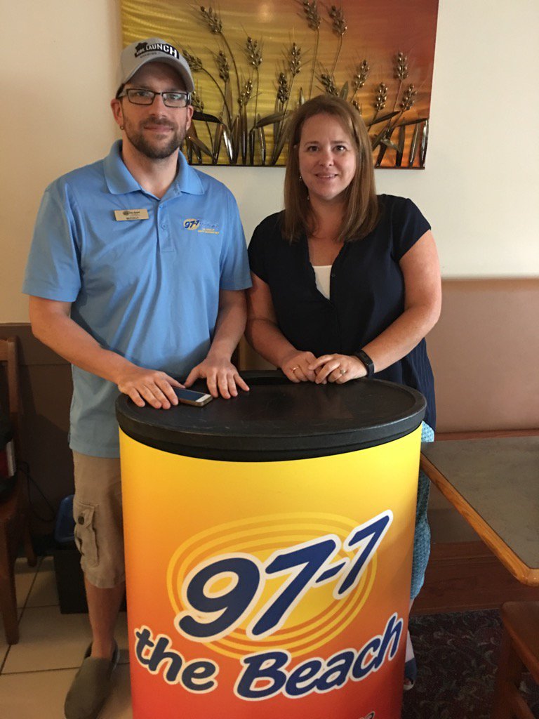 Live on @977thebeach @ Georgian Circle Restaurant with <a href="/mccully/">Ben McCully #AsherBenjamin</a>.  #wasagagives to <a href="/CollingwoodHosp/">CollingwoodGMHosp</a> <a href="/cgmhf/">CGMHFoundation</a>. Join us!