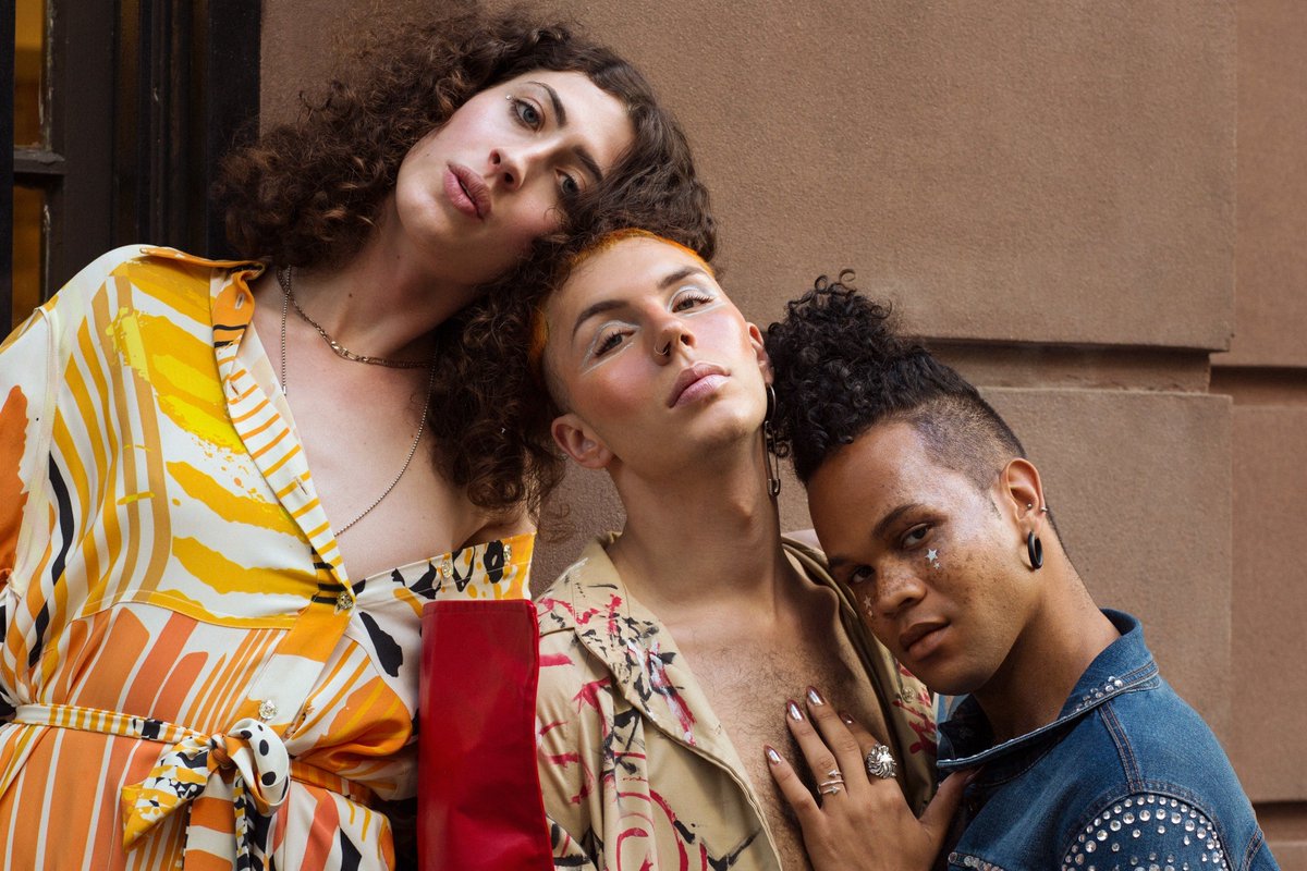 Milk Makeup's New Glitter Stick Celebrates LGBTQ+ Pride Month in the Best Way glamour.com/story/milk-mak… #BeautyMakeup