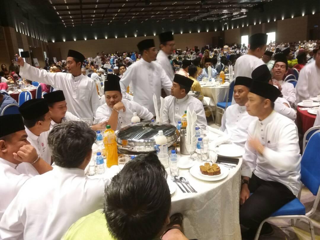 nizam_pb's tweet photo. Alhamdulillah berpeluang berbuka puasa bersama chief @Khairykj . @GB4BMalaysia @GB4BMELAKA1#bergerak #jalanterus #satuhati #bukankernanama https://t.co/Im4zETx0Xy