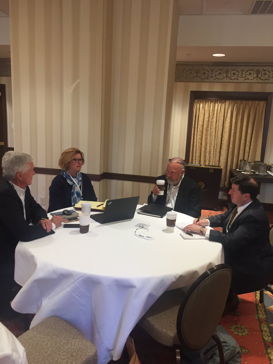 ReCommGlobal's tweet image. Getting ready for the Timing the Market talk at #naree17! Join @RCSLouisvilleCO and @Taub as they talk trends.