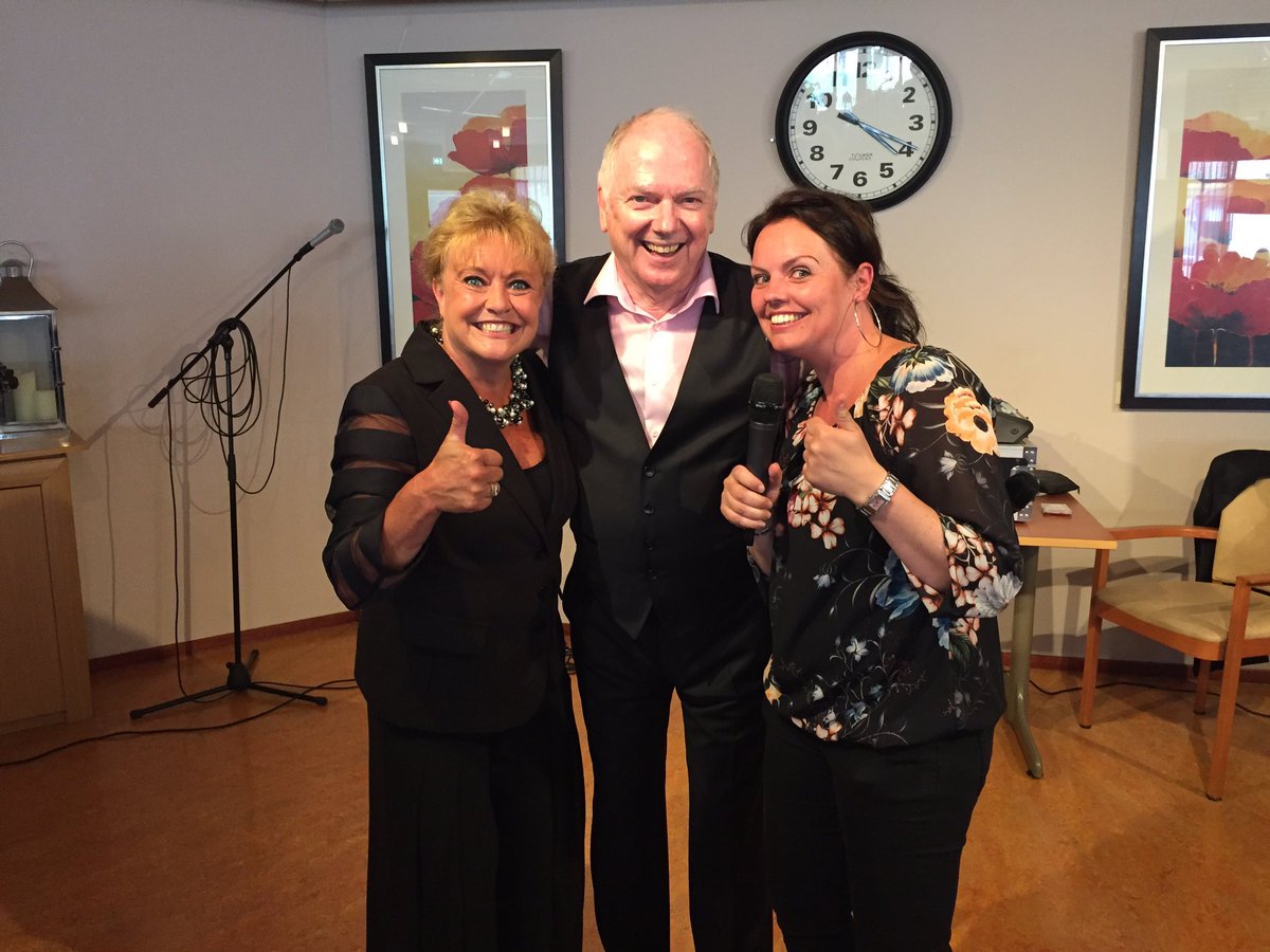 Groot feest in Heemskerk in Westerheem met Ronnie Tober en <a href="/WillekeDestell/">Willeke D'estell</a> @vivazorggroep