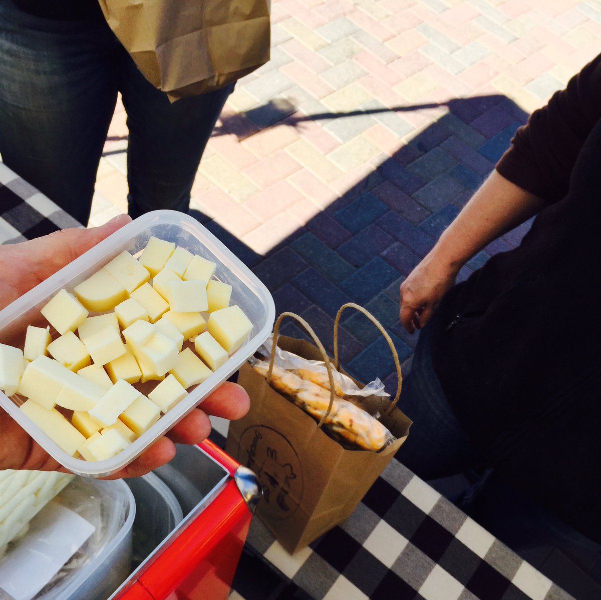 CreamCityMarket's tweet photo. "Brings me back to being a kid!" 🙌#thingspeoplesayaboutcheese #wisconsinbrickcheese #creamcitybrick https://t.co/tJjjph7ok3