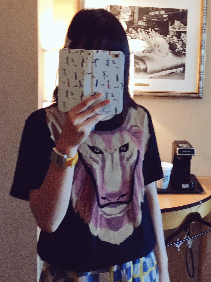 nrkito's tweet photo. アニメネクスト2日目に着てたEDのユリオライオンＴシャツと、3日目に着てたイラストワンピース。どっちもユーリグッズ！ #AnimeNext #anext17 #yurionice https://t.co/NuF3tOSooN