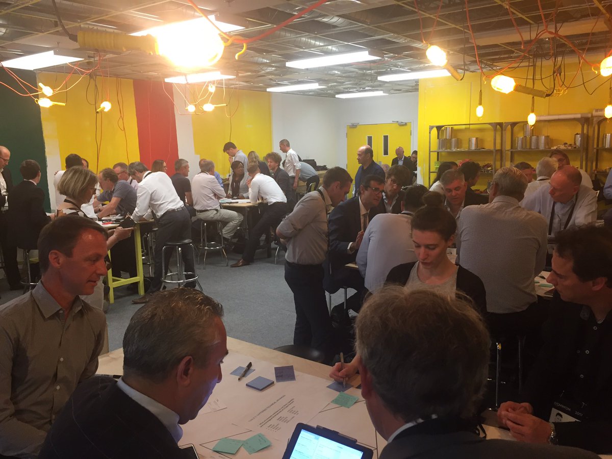 NDattez's tweet photo. Atelier hyperproductif sur les perspectives batterie et pile à combustible au #MovinOnConf by #michelin https://t.co/RtTtY854NO