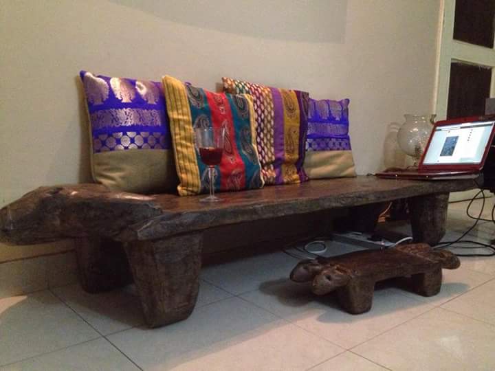 accessory2dsgn's tweet photo. Have you seen our gorgeous range of #banarsi #silk #cushions paired with modern day fabrics
#interiordesign
#interiors 
#interiordesigner https://t.co/vjhMi9WxD9
