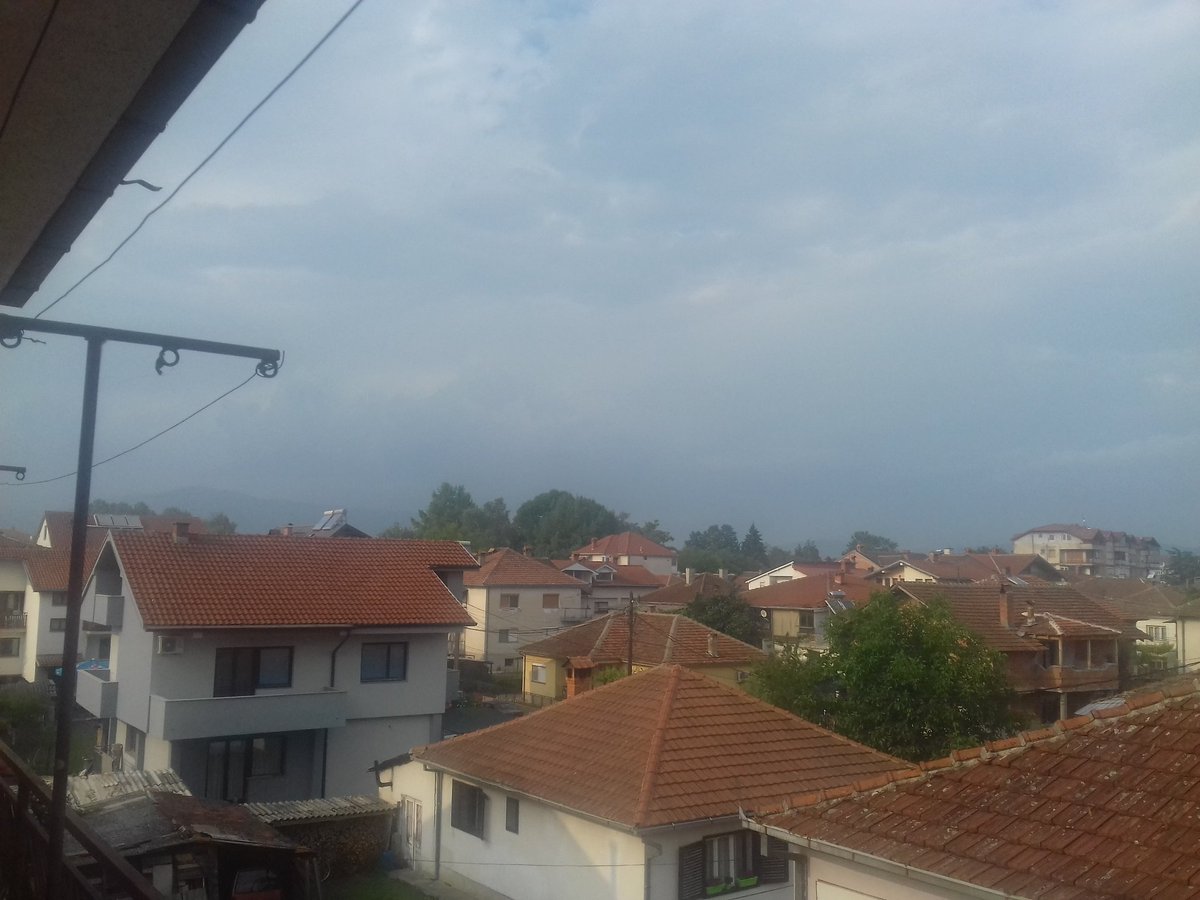 13 год живеев (се труев) во Скопје, ама овие 3 месеци во Струга со константно запалена депонија не се споредуваат со ништо. Ова е сега: