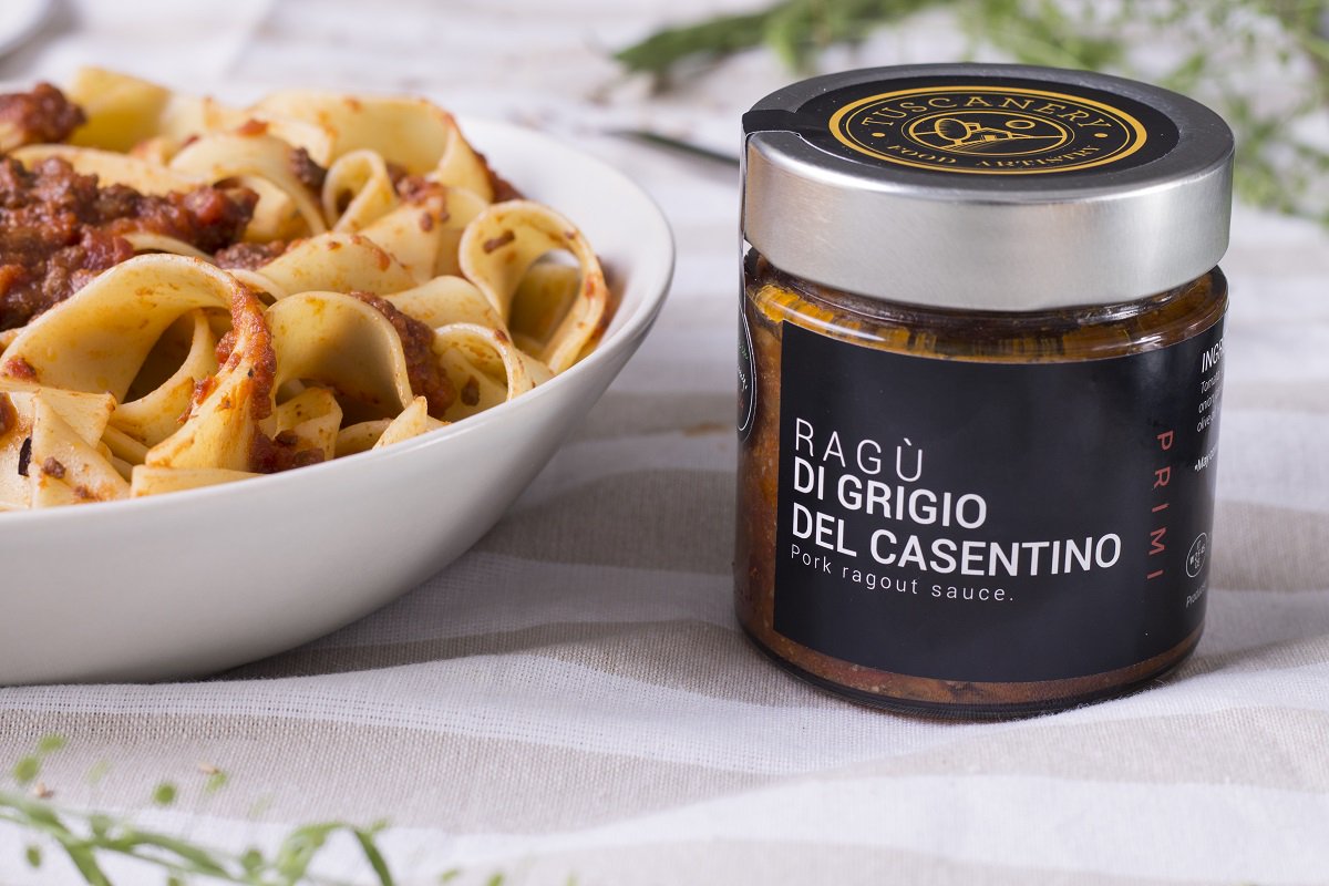Tuscanery's tweet photo. Everything but the oink, they say. That's true as well for the #Grigio del Casentino, that you maybe never heard of: https://t.co/VukgnBCl69 https://t.co/TiaWfU9G3K